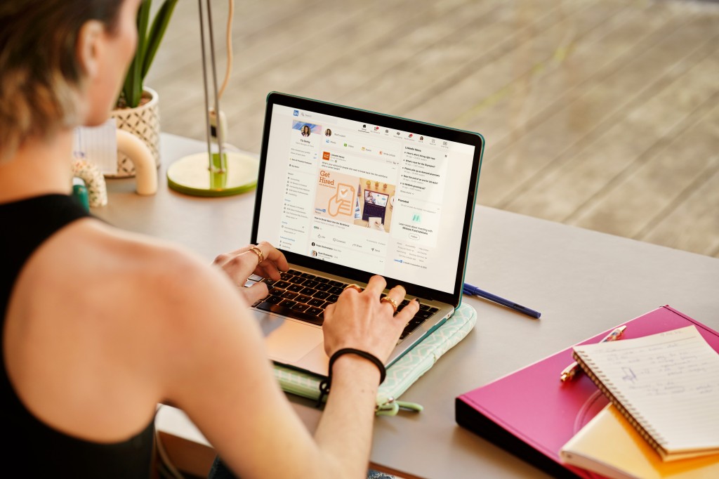 AI generated job posts for mobile